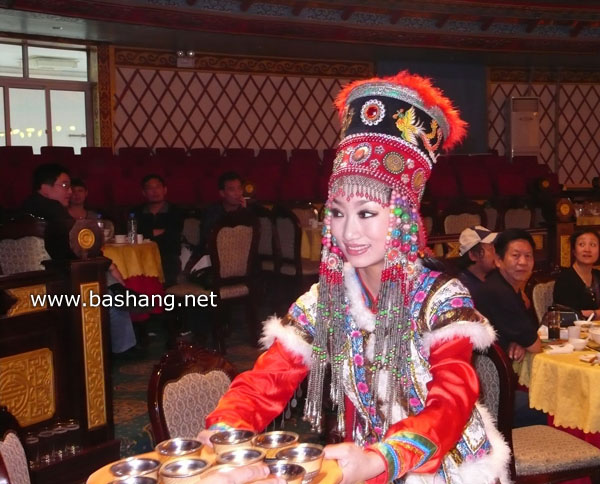 蒙古族的敬酒習俗