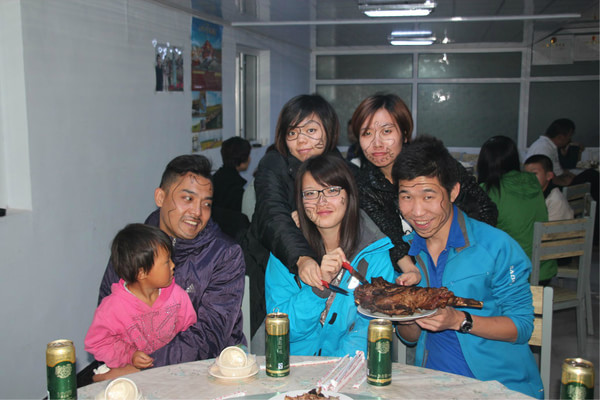 縱馬馳騁綠草甸 閑庭信步老掌溝