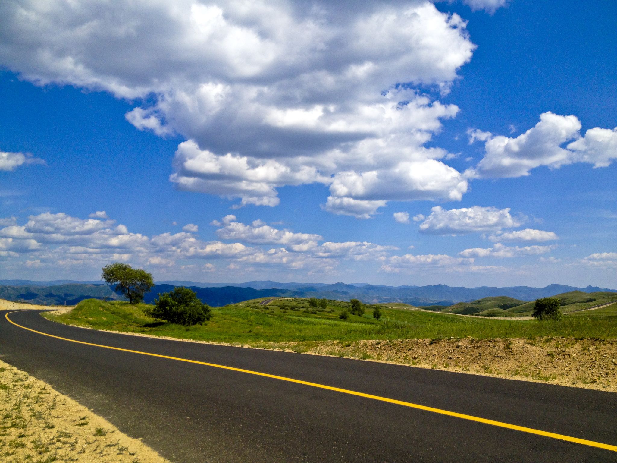 再一次行走在草沿天路上