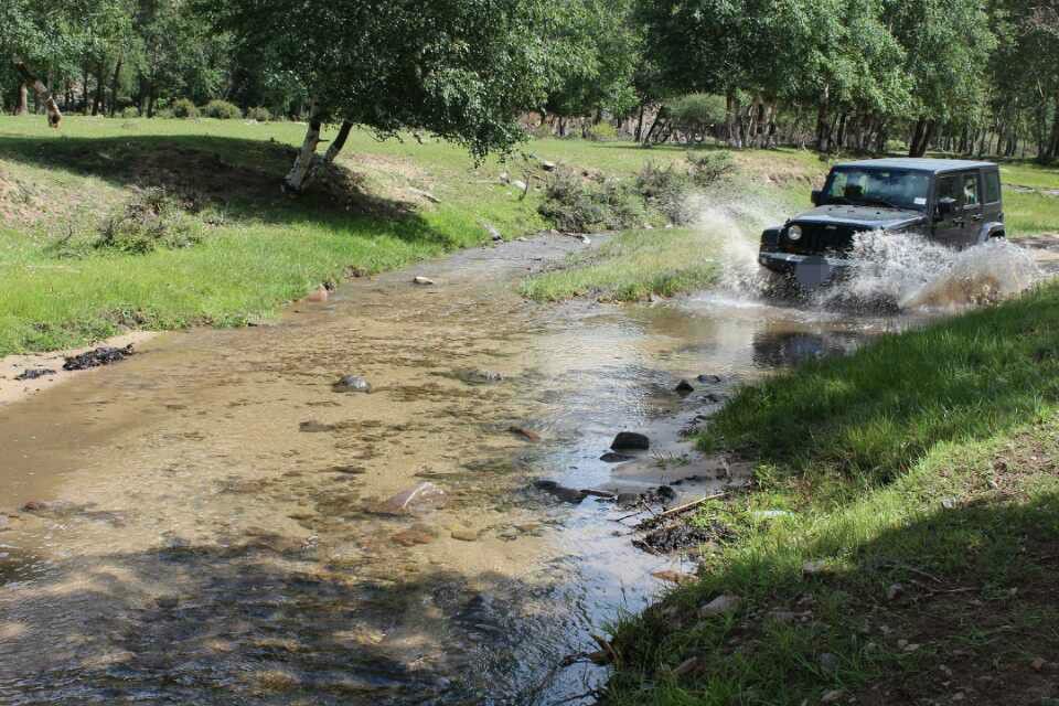 開牧馬人單車穿越老掌溝，翻越好漢坡！