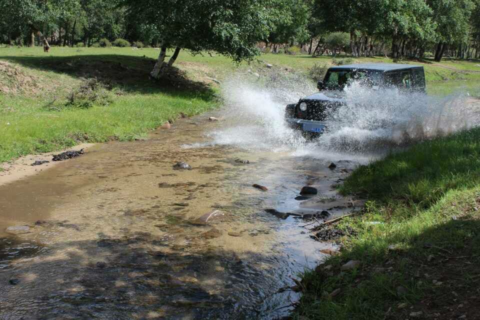 開牧馬人單車穿越老掌溝，翻越好漢坡！
