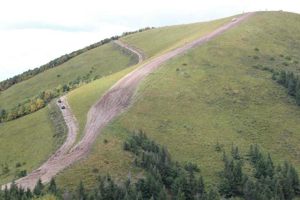 開牧馬人單車穿越老掌溝，翻越好漢坡！